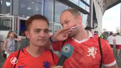 Oranjesupporters in Lyon na verloren finale: 'Flink balen maar we hebben genoten van de dames!'