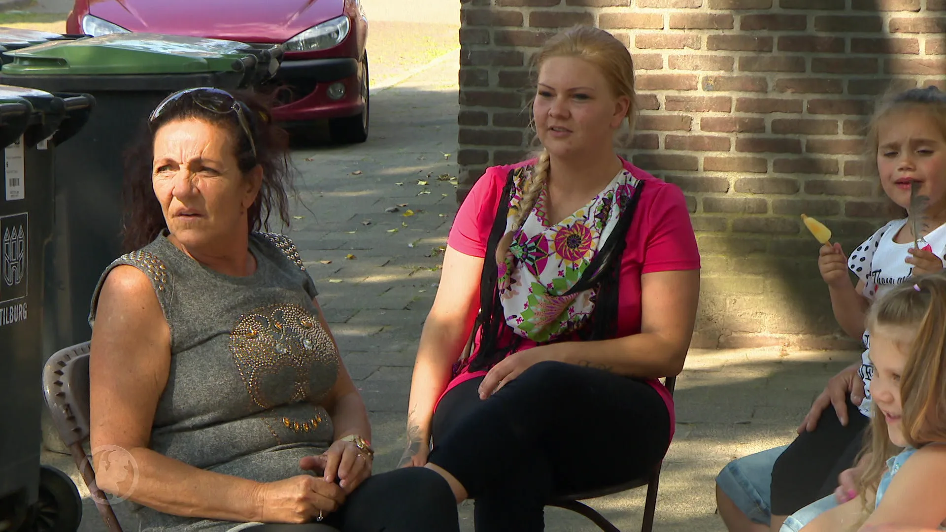 Bewoners Tilburgse wijk geweerd van stoep: 'We mogen helemaal niets meer'