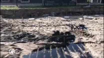 NS-bus rijdt zich vast op bouwplaats: 'Is dit een kunstproject?'