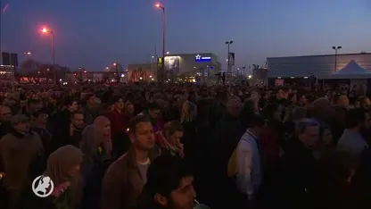 Tycho van FC Utrecht maakt spandoeken om stadsgenoten te steunen na aanslag