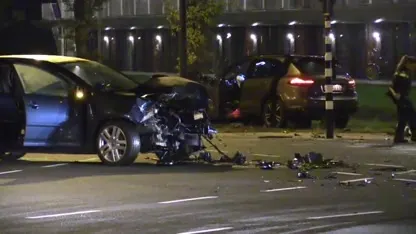 Ravage bij zware aanrijding in Enschede, een persoon gewond