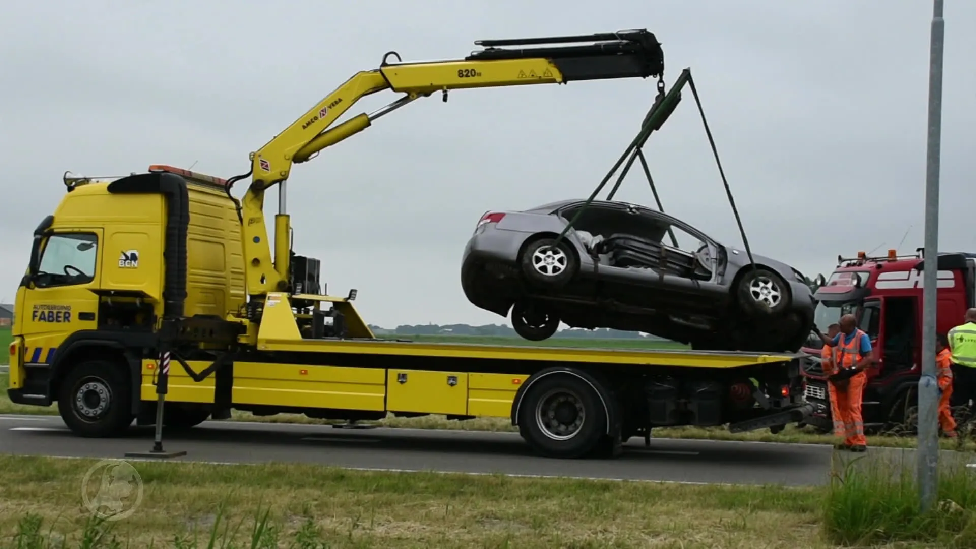 Twee doden bij botsing tussen auto en vrachtwagen in Leens
