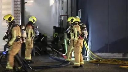 Grote brand verwoest garagebedrijf in Zoetermeer