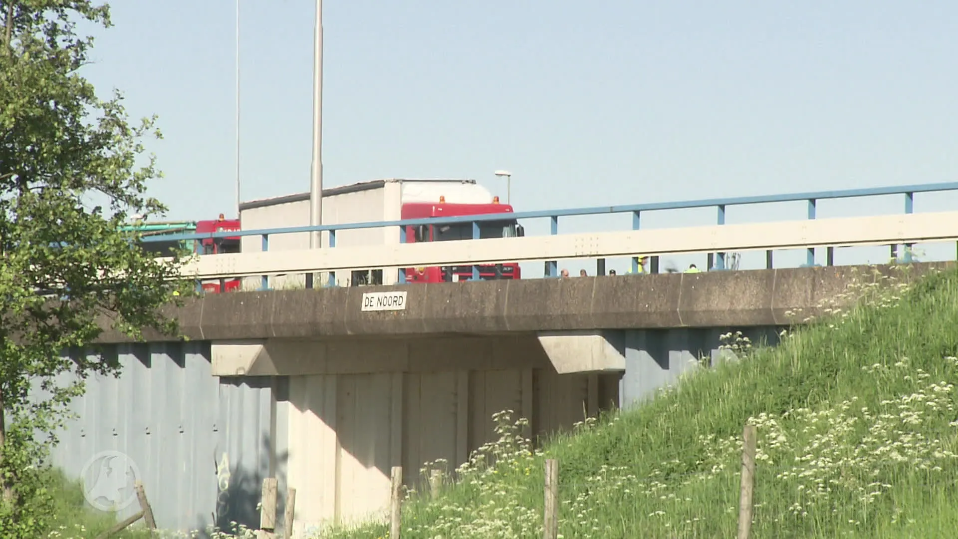 A59 bij Zonzeel dicht na ongeluk met vrachtwagens