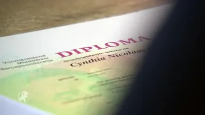 Kamer 'verbijsterd' na contractverlenging verantwoordelijke voorzitter VMBO-drama