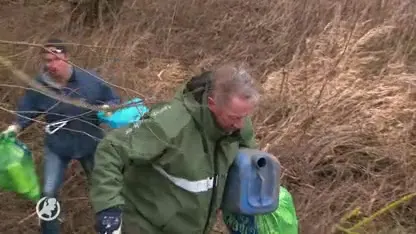 Vrijwilligers in actie tegen ‘plastic soep’ in de Biesbosch