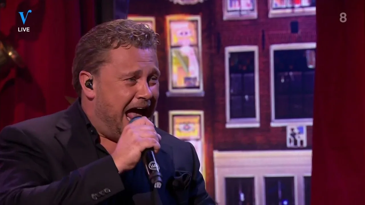 Oeps! Volkszanger opent 'Café Wilfred & Genee'