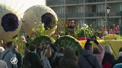 Bloemencorso gaat los! Dagjesmensen genieten van praalwagens