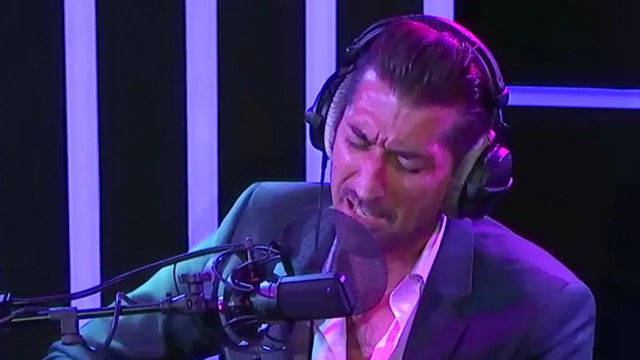 PRACHTIG! Danny Vera speelt akoestische versie 'Roller Coaster'