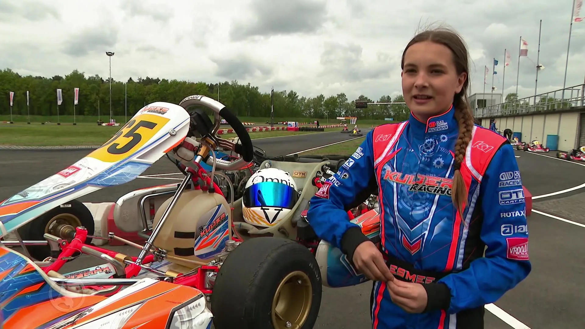 Esmee (13) is enige meisje bij internationale kartwedstrijd