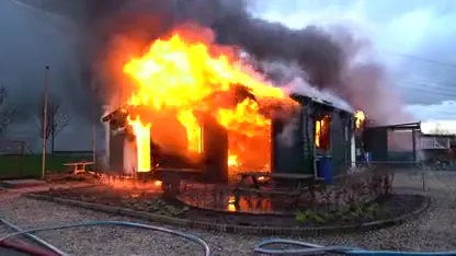 Grote brand bij Rotterdamse volkstuinvereniging De Boerderij