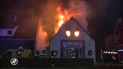Grote brand verwoest glaskunstatelier Kleurenrijk in Veghel