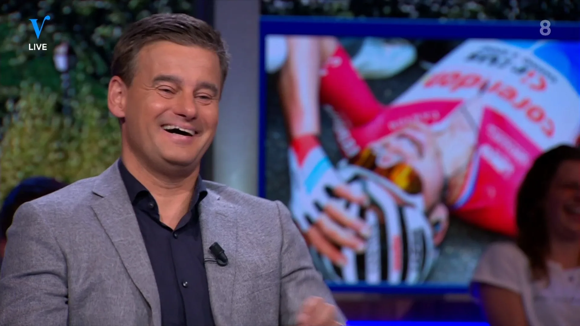 Wilfred verbetert Johan: 'Ik duw dadelijk een paasei in je strot'