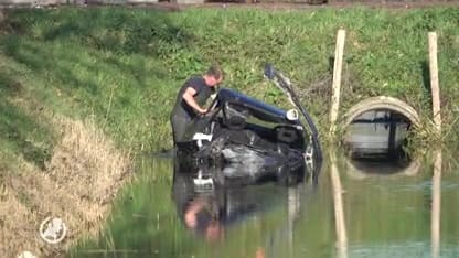 Auto botst op oplegger in Zuidoostbeemster