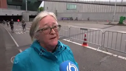 Fietsers massaal door de IJtunnel in Amsterdam