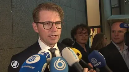 Minister Dekker overleeft debat en kan aanblijven na excuses