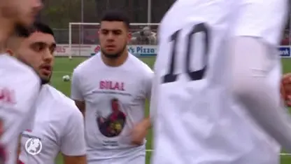 Voetbalteam eert doodgestoken Bilal Aydin