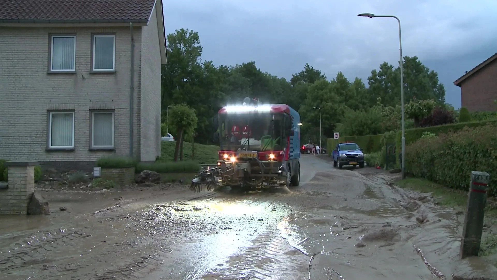 Modderstromen in Berg en Terblijt na fikse stortbui