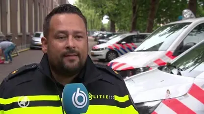 Politie blaast voordeur op en houdt vier verdachten aan na vondst automatische vuurwapens