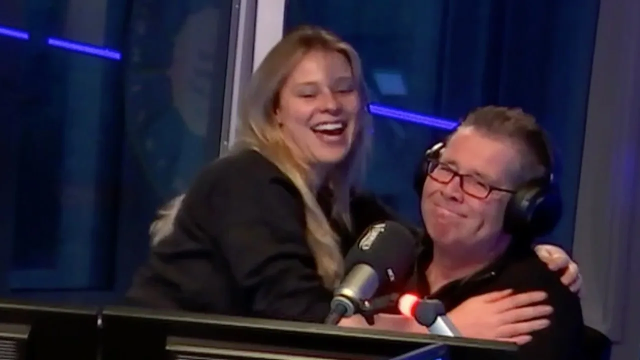 Rick krijgt innige knuffel van Celine