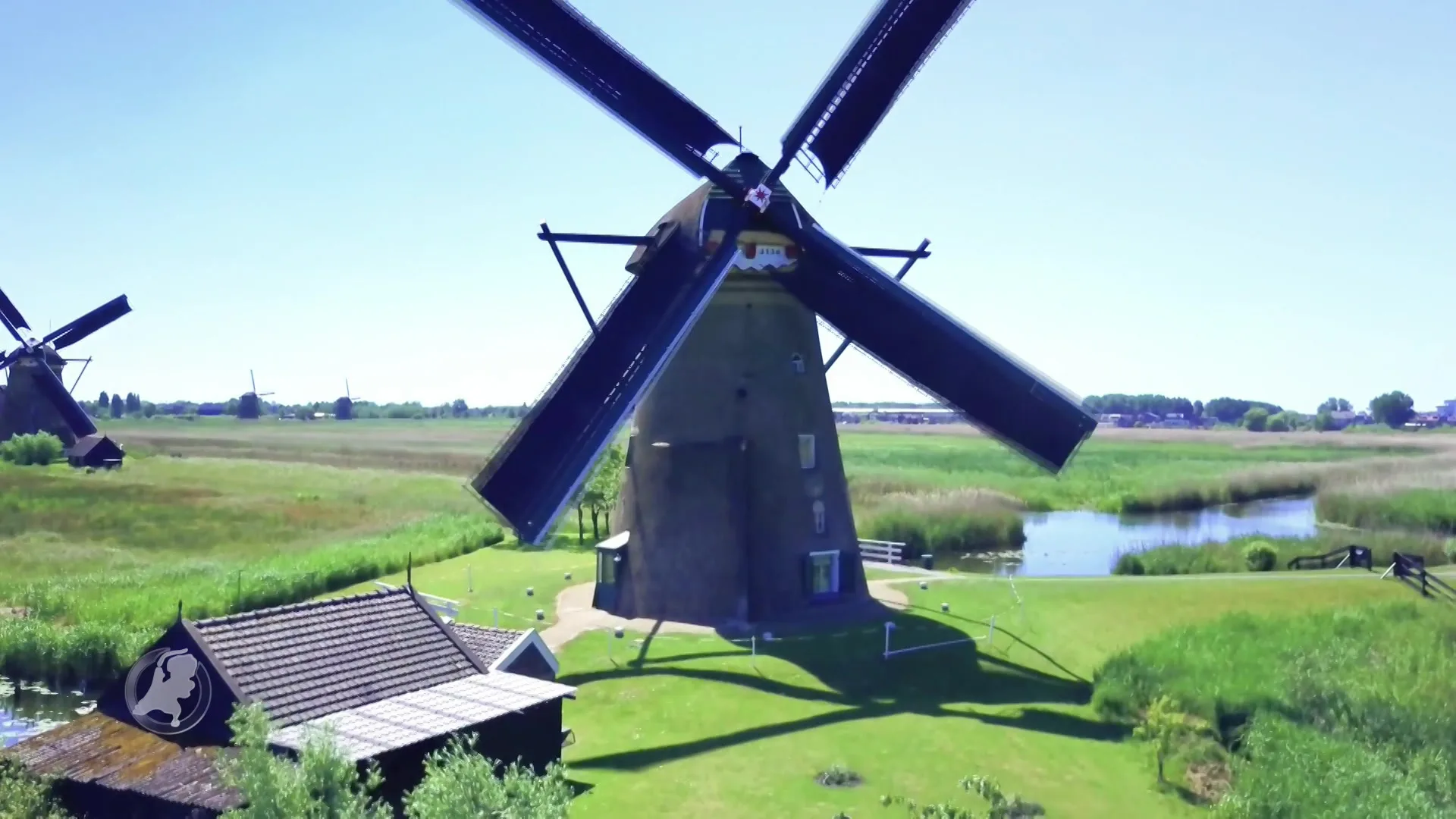 Bewoners molens Kinderdijk starten campagne tegen dronegebruik