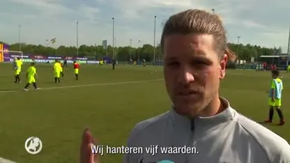 FC Barcelona scout nieuwe voetbaltalentjes in Huizen