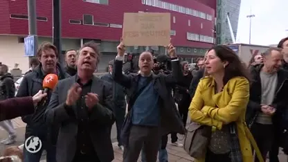 Collega's gegijzelde journalist Robert Bas demonstreren voor rechtbank: 'Free Robert Bas'