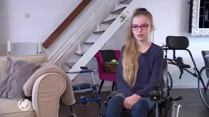 Marie Claire zit in een rolstoel en wordt door elke school geweigerd