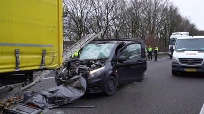 A27 richting Breda hele ochtend dicht na ernstig ongeluk met vrachtwagen