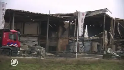 Enorme brand verwoest lampenbedrijf Panningen, nablussen duurt nog uren