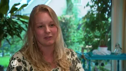 Vrouw krijgt vliegend neuswiel tegen voorruit op A7 bij Groningen