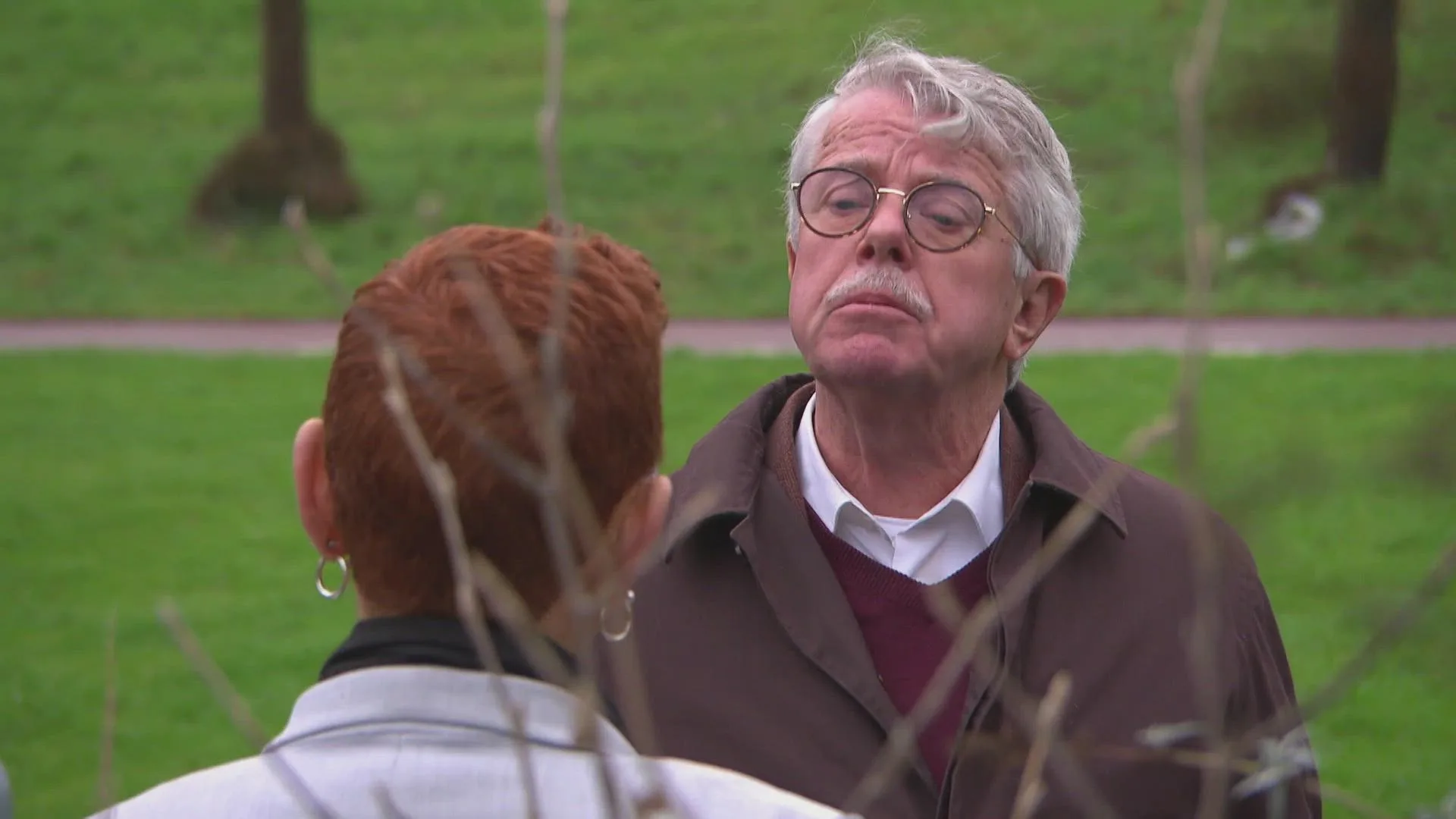 Kat Joy doodgebeten door de hond van de buurvrouw...