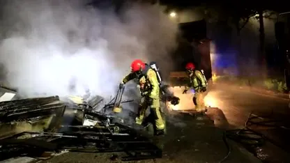 Brandweer kiept brandende container leeg in Helmond