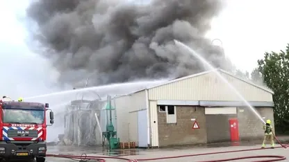 Grote uitslaande brand in recyclingbedrijf Susteren