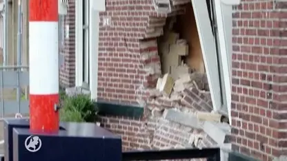 Autobestuurder ramt monumentaal brugwachtershuis in Heerenveen en vlucht weg