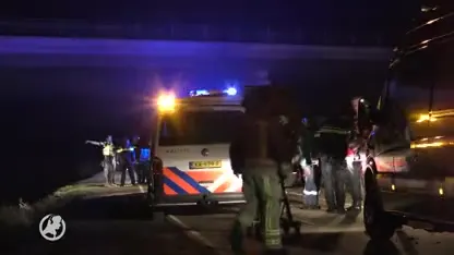 Duikers van brandweer halen jong kind uit water bij Tynaarlo