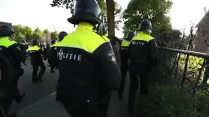 ME voert charges uit bij Pegida-demonstratie in Eindhoven