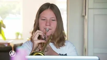 Trompettist Jessie via webcam klaargestoomd voor dodenherdenking