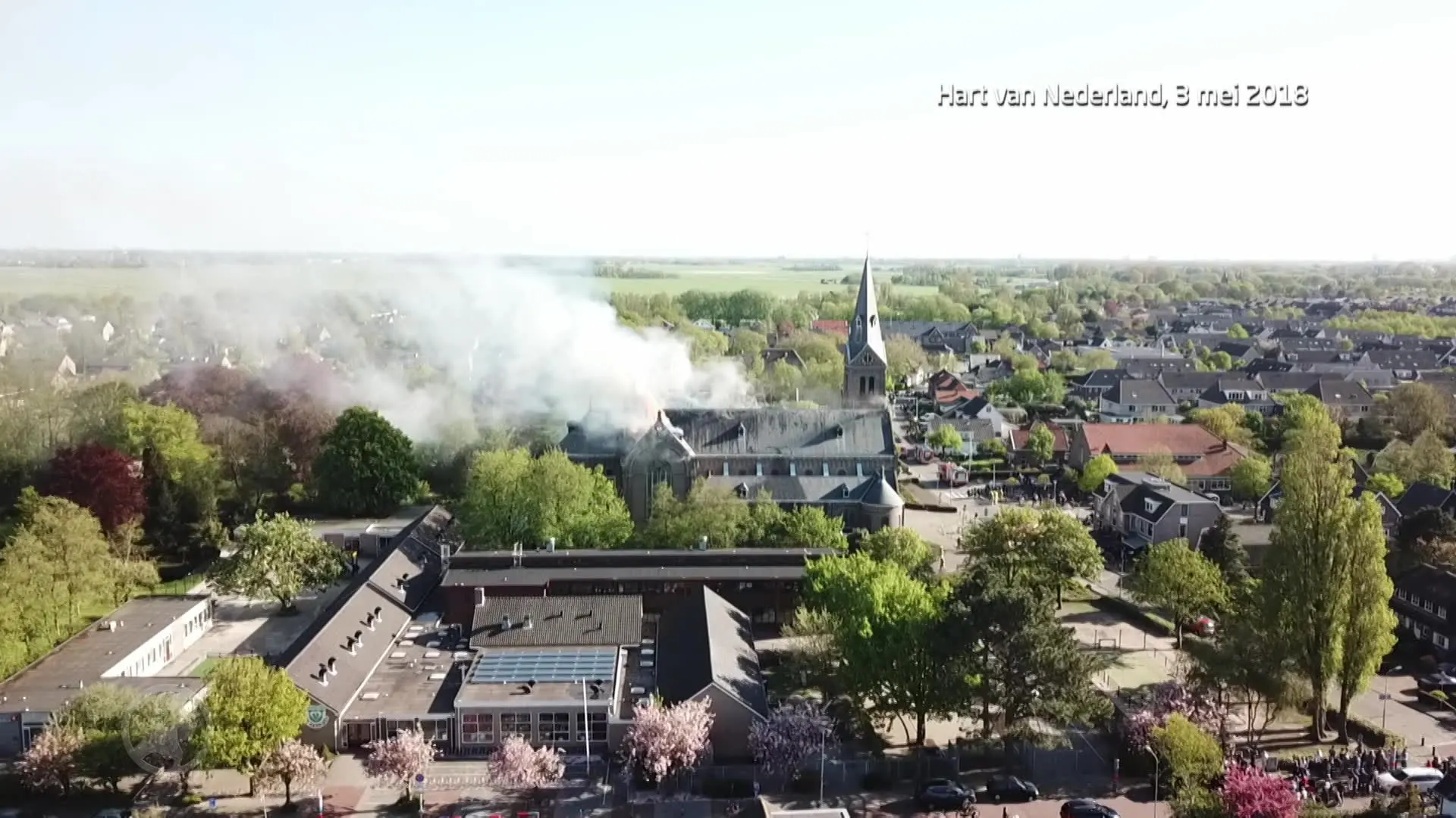 Pinksterviering in Limmen gaat door, ondanks afgebrande kerk