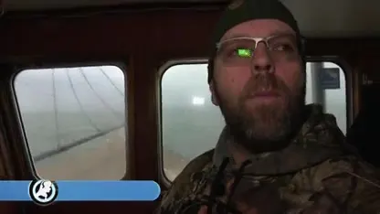 Opruimen spullen uit containers in volle gang