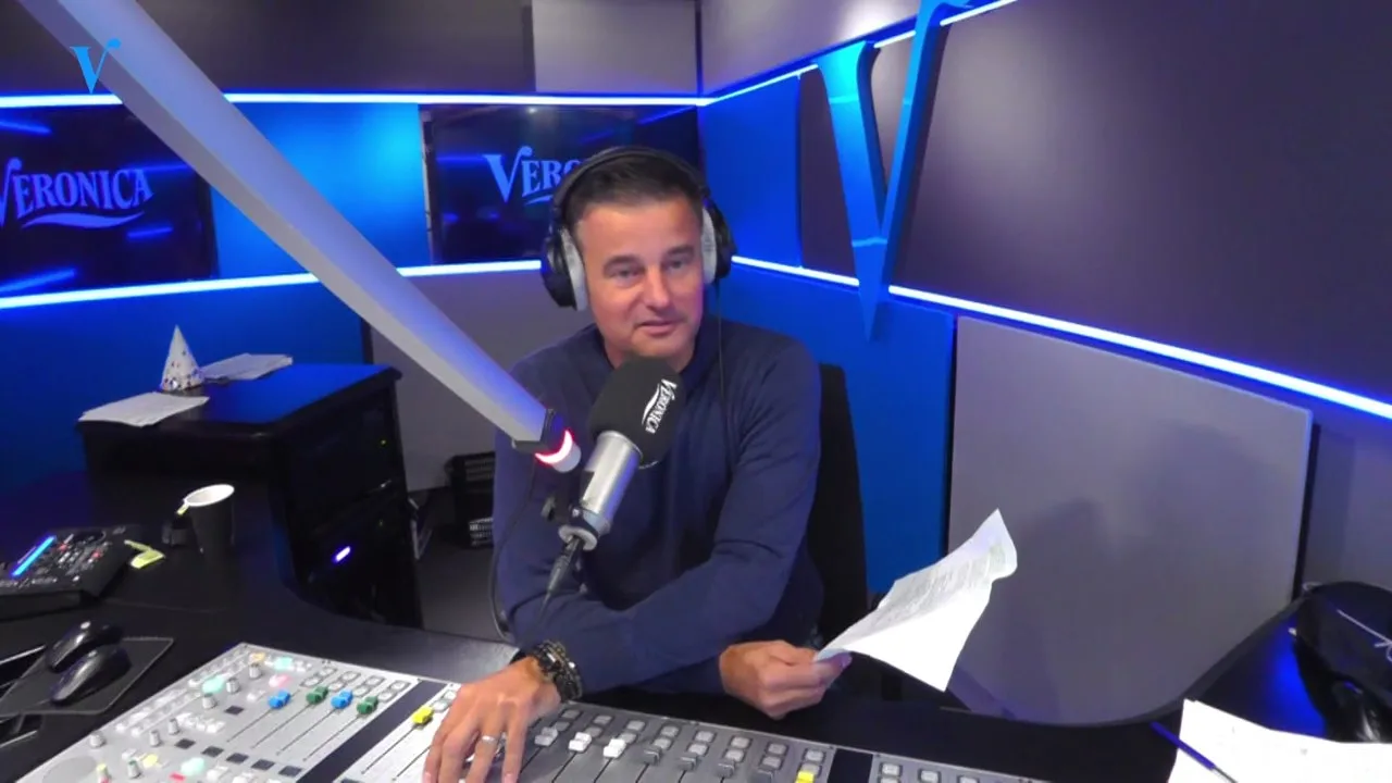 Wilfred kan het niet laten en doet weer karaoke!