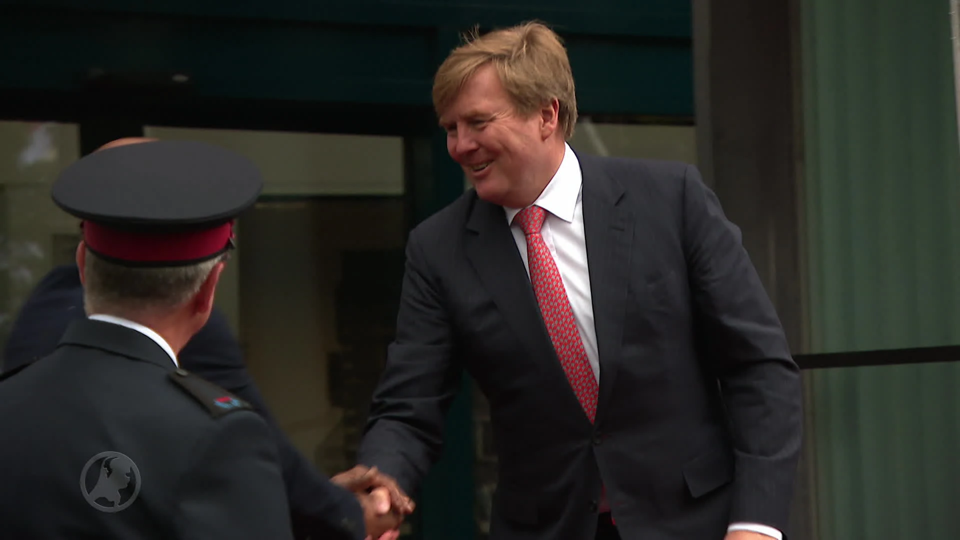 Koning opent nieuwe woonvoorziening Leger Des Heils