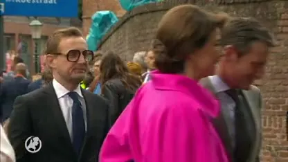 Koninklijke familie aangekomen in Amersfoort, begint wandeling door de stad