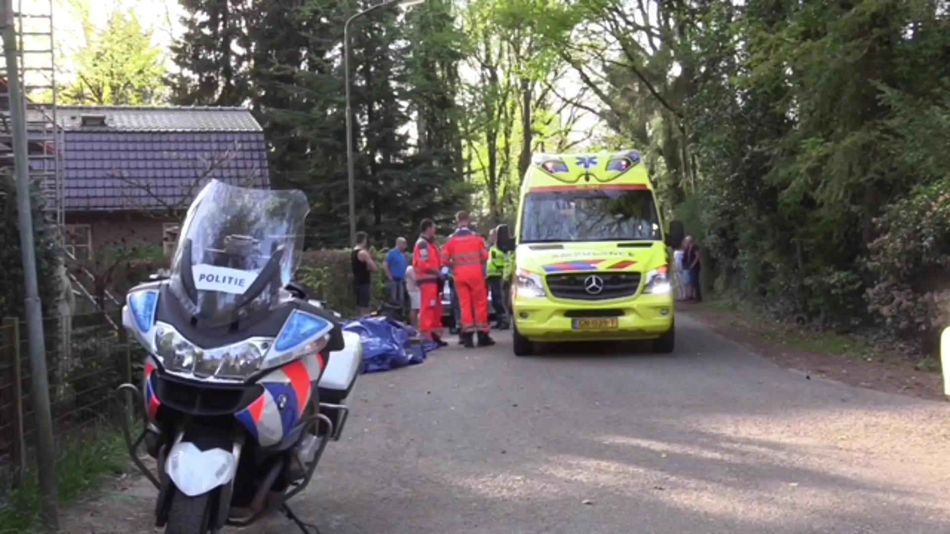 Man zwaargewond na val van steiger in Putten