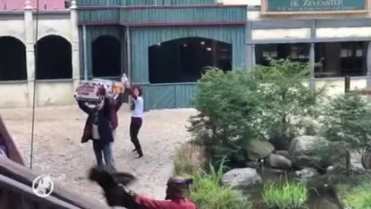 'Vegan Streaker' Peter Janssen strikes again, verstoort stierengevecht in Sevilla