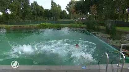 Zwemmen in het buitenbad of kerstversiering shoppen