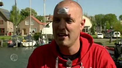 Van der Weijden test speciaal zwempak in zwemtocht over het IJsselmeer