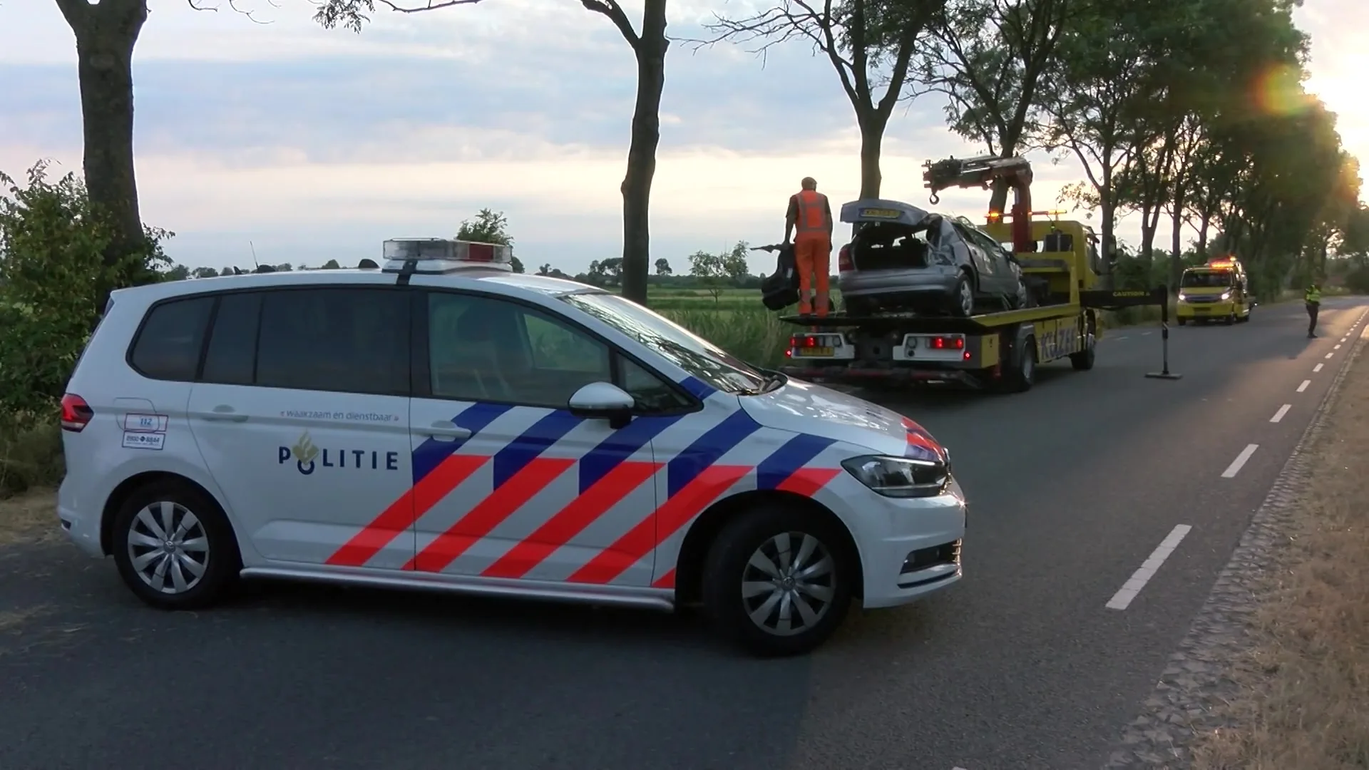 Automobilist ramt politiewagen tijdens achtervolging en belandt in sloot