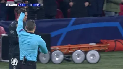 Sjaak Swart is klaar met VAR: ''Ik schop het liefst een bal in het VAR-hokje''