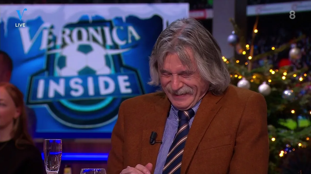 Johan vergeet naam Geer: 'Ik heb behoefte aan een leuk liedje Theo!'